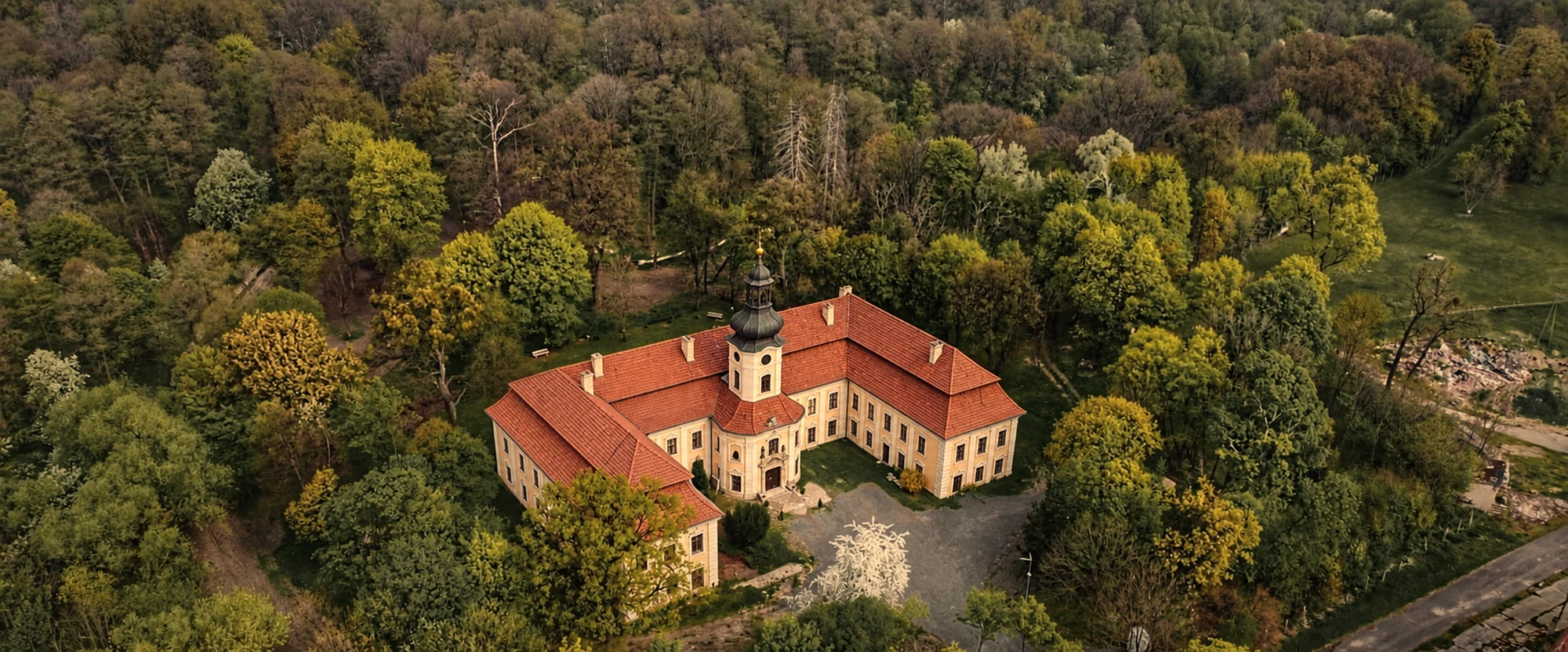 Wizualizacja koncepcyjna odnowionego pałacu wygenerowana z pomocą AI.